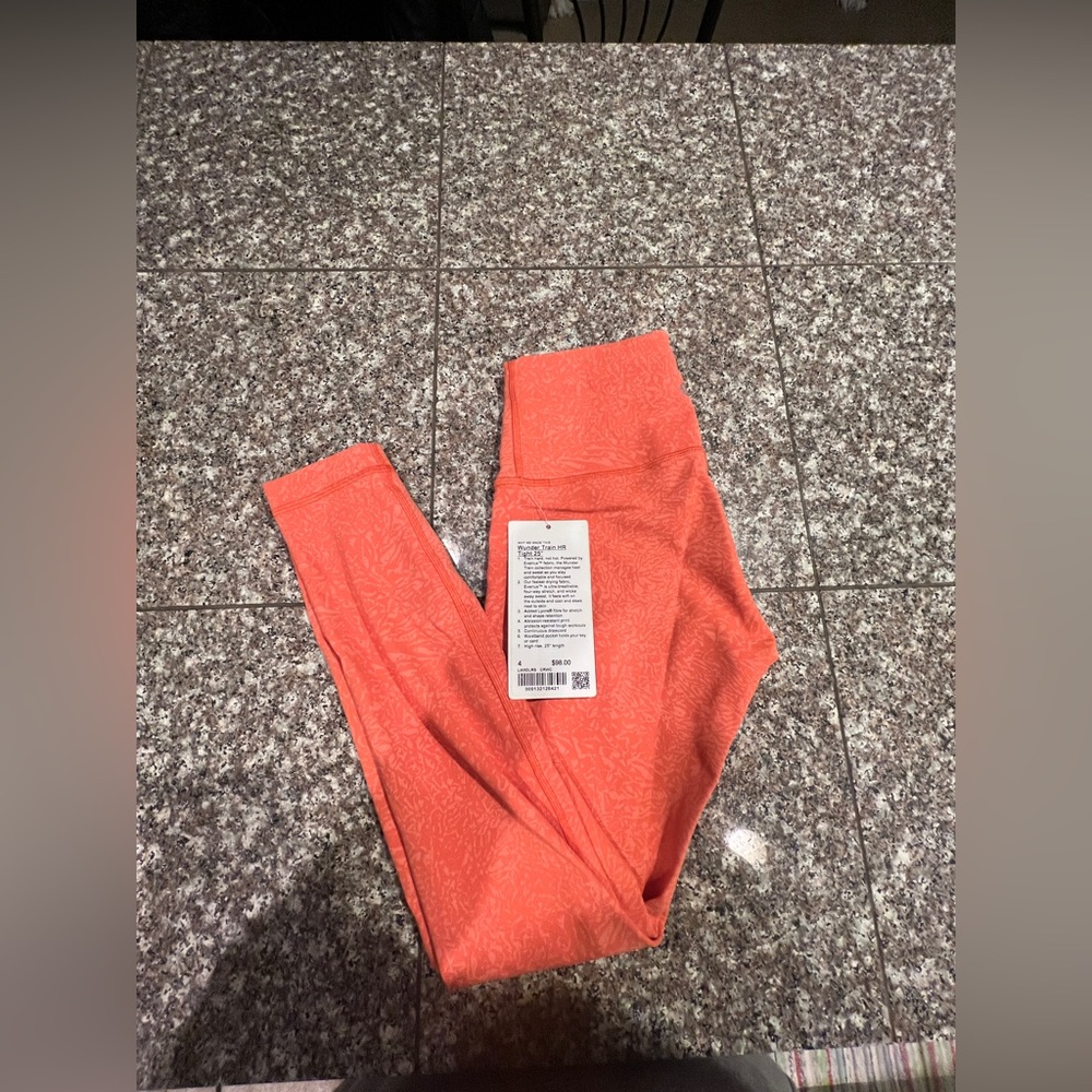 NWT Lululemon Wunder Train 25”